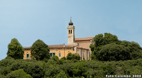 cancellata entrando nella chiesa - strada del soave